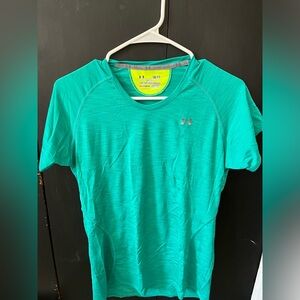 Under armour short sleeve shirt, semi-fitted